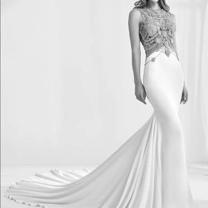 Pronovias Ramir wedding dress fitting size 2 .